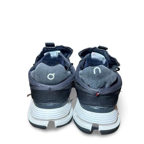 On Running Cloudnova men’s 10.5 - Picture 4 of 5